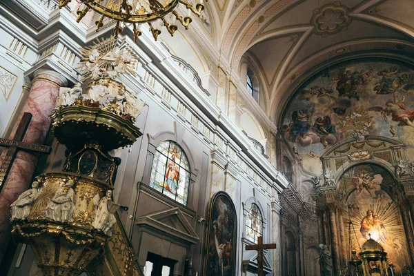 Sibiu, Romania - July 22, 2019 : Holy Trinity Roman Catholic Church — Stock Photo, Image