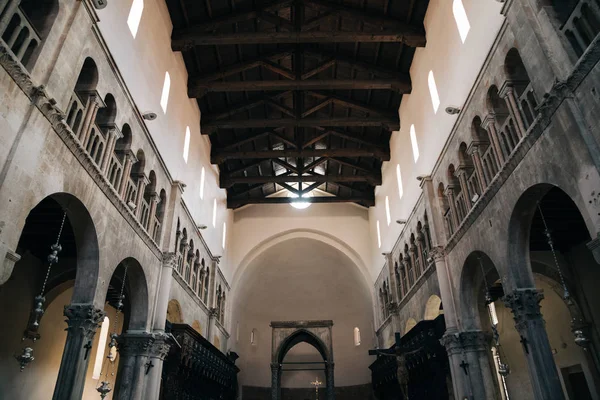 Zadar, Croatia - July 4, 2019 : Inside of Saint Anastasia Cathedral — Stock Photo, Image