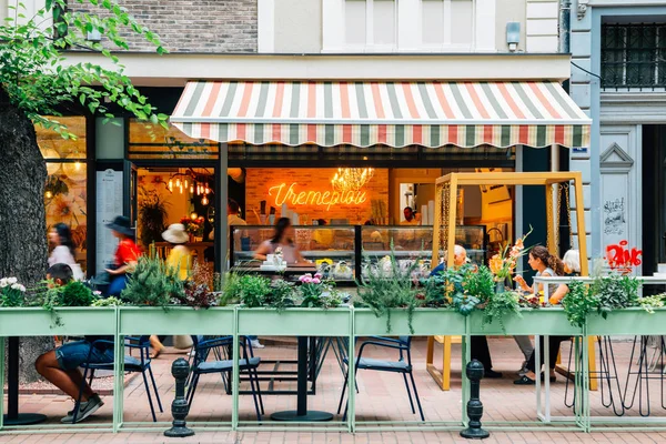 Subotica, Serbia - 18 luglio 2019: Street cafe terrace — Foto Stock