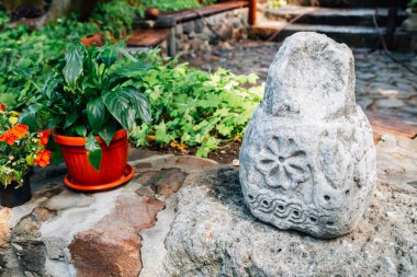 Sozopol, Bulgaristan - 30 Temmuz 2019 : Eski şehir deki Kutsal Bakire Kilisesi