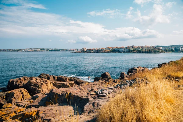 Mar negro e cidade velha em Sozopol, Bulgária — Fotografia de Stock