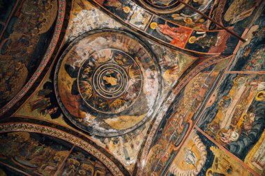 Bükreş, Romanya - 27 Temmuz 2019: Kretzulescu Kilisesi Zafer Bulvarı 'nda