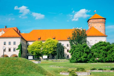 Polonya, Krakow 'da bahçeli Wawel kalesi