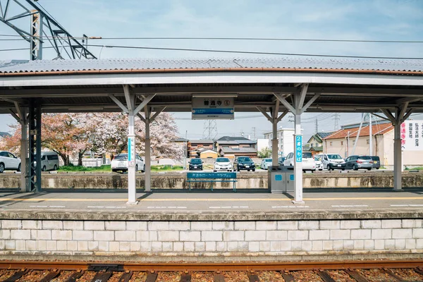 日本神川- 2019年4月16日：Zentsuji火车站 — 图库照片
