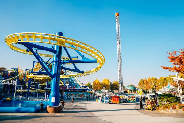 Seúl, Corea - 2 de noviembre de 2018: Parque de atracciones Children 's Grand Park en otoño —  Fotos de Stock