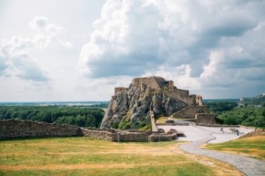 Devin Kalesi Slovakya 'daki ortaçağ kalıntıları
