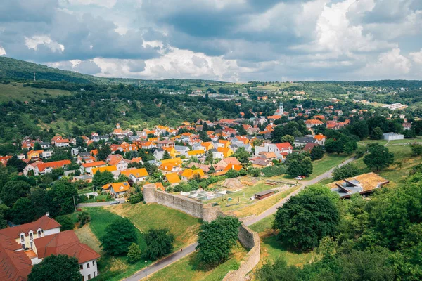Vista panorámica del casco antiguo desde el castillo de Devin en Eslovaquia — Foto de Stock