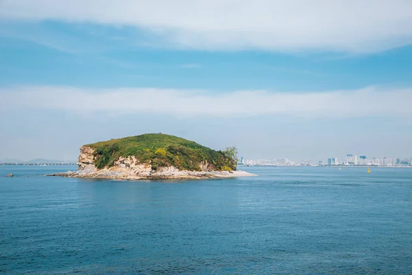 Kenungariseom Island and sea from Sihwa Narae Tidal Power Park & Service area in Ansan, Korea — 图库照片