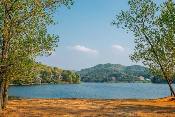 Λίμνη Geumgwang Βουνά Στο Anseong Κορέα — Φωτογραφία Αρχείου