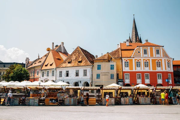 Sibiu Rumunia Lipca 2019 Średniowieczne Stare Miasto Mały Rynek Pamiątek — Zdjęcie stockowe