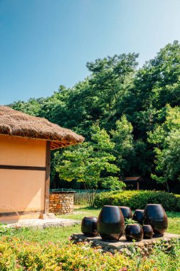 Kore 'nin Incheon, Kore' deki Wolmi Park Geleneksel Bahçesi 'ndeki geleneksel evi