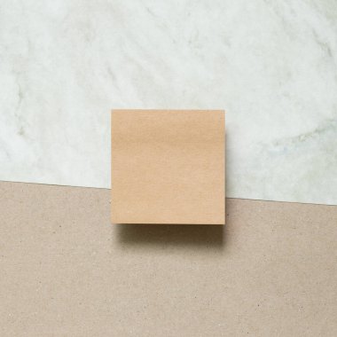 Kahverengi Kraft not defteri, gri ve kahverengi arkaplan üzerine boş kağıt. Üst görünüm, boşluk kopyala