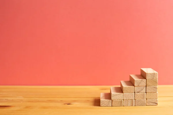 Bloco Madeira Escadas Com Fundo Rosa Desenvolvimento Negócios Crescimento Conceito — Fotografia de Stock