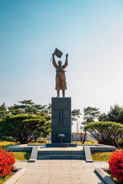 Cheonan, Kore - 28 Nisan 2020 Yu Gwan-sun Anıt Salonu 'ndaki Yu Gwan-sun heykeli