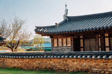 Cheonan, Kore - 28 Nisan 2020: Yu Gwan-sun Tarihi Sitesi. Yu Gwan-sun 'un doğum yeri. Kore geleneksel evi