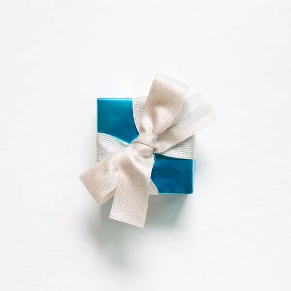 Modrá Dárková Krabice Izolované Bílém Pozadí Pohled Shora — Stock fotografie