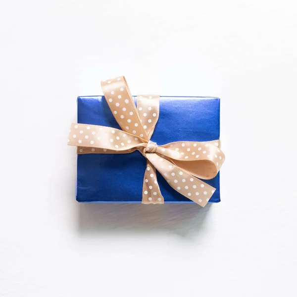 Boîte Cadeau Bleu Isolé Sur Fond Blanc Vue Dessus — Photo