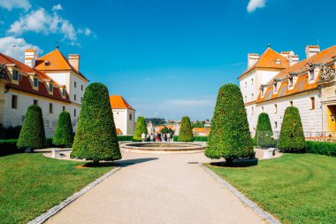 Valtice Sarayı ve Çek Cumhuriyeti Valtice Bahçesi