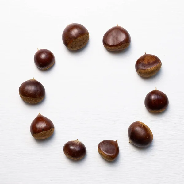 Chestnuts Arranged Circle White Background Autumn Winter Snacks Top View — Stock Photo, Image