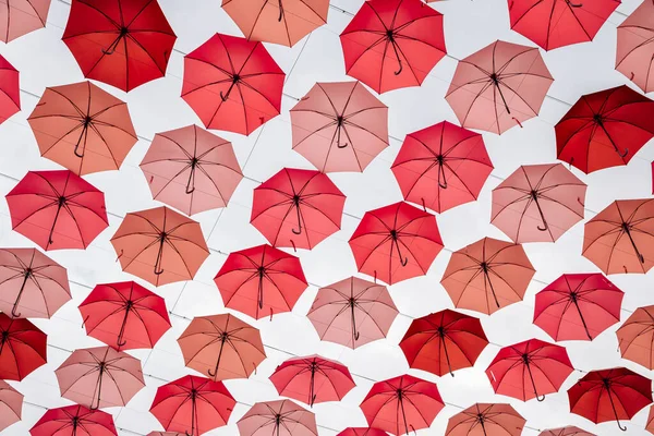 韓国の通りの装飾カラフルな傘 — ストック写真