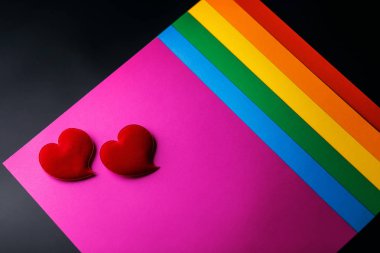 arka plan, lgbt topluluk bayrağı ile kalp