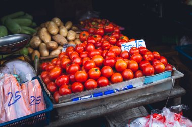 Sebze pazarı domates biber havuç patates chiagmai 