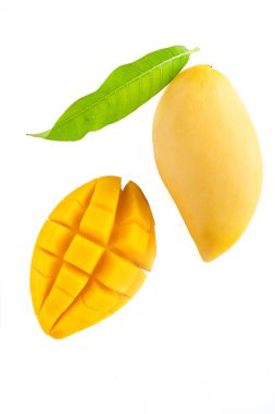 taze sarı mango güzel bir cilt izole