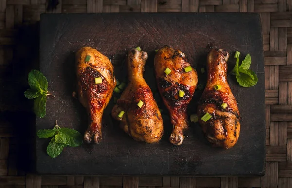 Poulet Grillé Drumstick Délicieux Sur Planche Découper — Photo