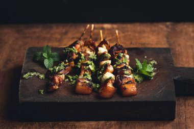 Kavrulmuş domuz soğan şiş Barbekü Doğrama Kurulu