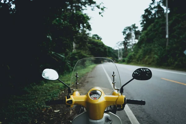 Motocicleta Dirijo Uma Motocicleta Rua — Fotografia de Stock