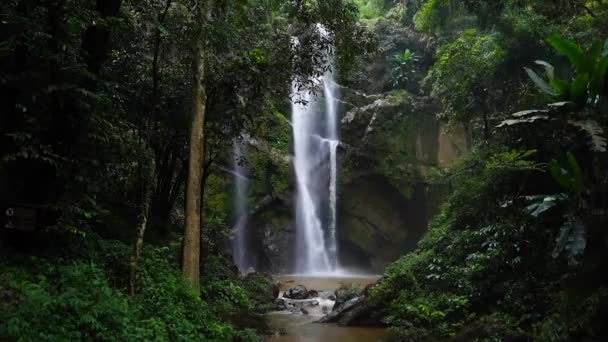 Cascada Cascada Naturaleza Viaje Mok Fah Cascada — Vídeos de Stock