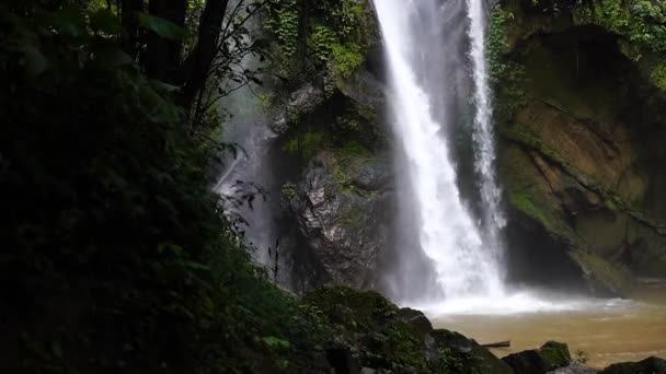 Cachoeira Cachoeira Natureza Viagens Mok Fah Cachoeira — Vídeo de Stock