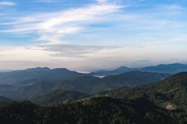 空と山の景色の自然 — ストック写真