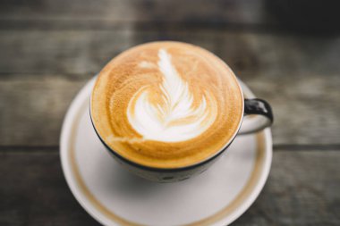 Kahve Kupası'nda sabah sıcak Latte