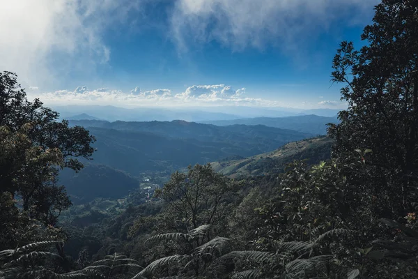 Vista Montanha Campo Diurno Turista — Fotografia de Stock