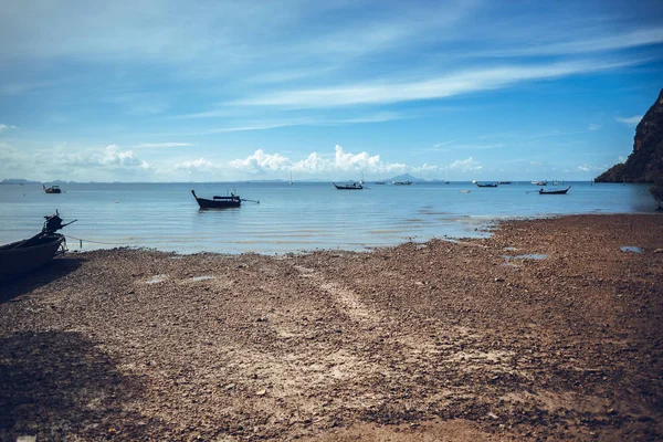 Barco Pesca Mar Deep Tone Railay Beach — Foto de Stock