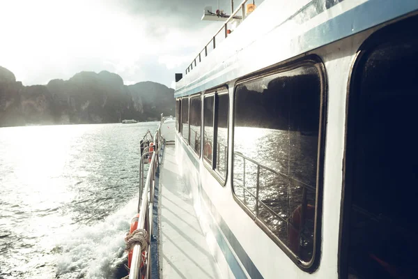 Barco Pasajeros Isla Phiphi — Foto de Stock