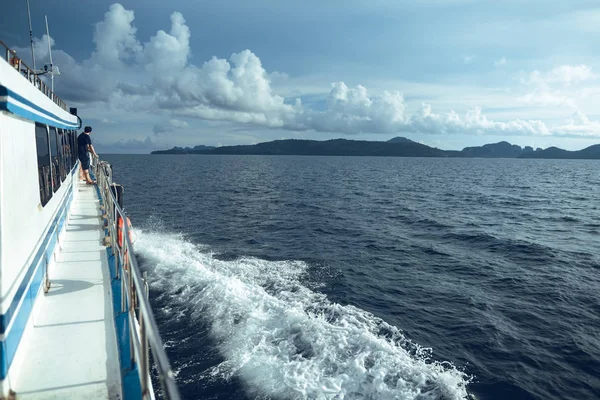 Barco Pasajeros Isla Phiphi — Foto de Stock