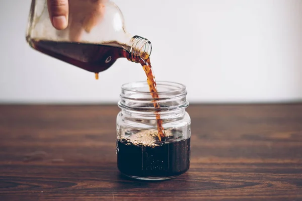 Kalter Kaffee Schwarzer Kaffee Einem Glas Aufbrühen Milch Hinzufügen — Stockfoto