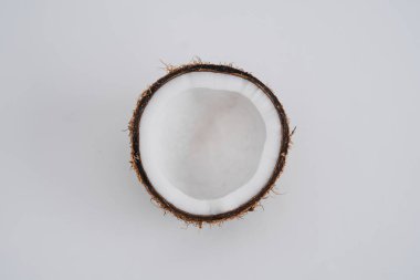 Beyaz Arka Plana Karşı Hindistan Cevizinin Yakın Çekim