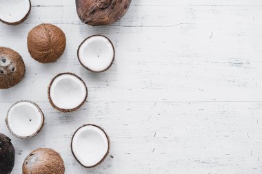 Beyaz Arka Plana Karşı Hindistan Cevizinin Yakın Çekim