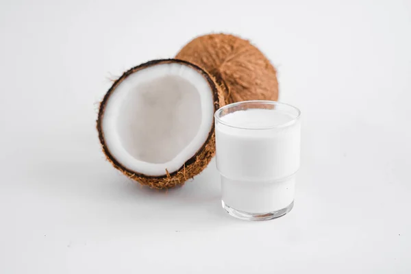 Zbliżenie Kokosowe Białym Tle — Zdjęcie stockowe