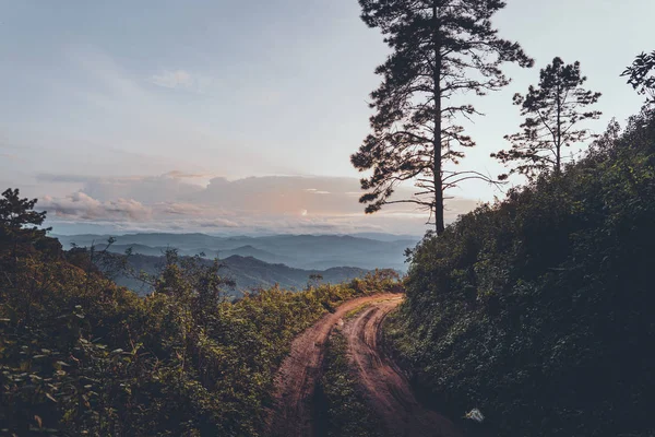 在晚上的山景 — 图库照片