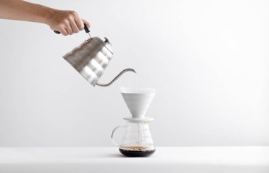 Damla kahve, Damla su ısıtıcısı, Siyah kahve bir kahve beyaz sahne yapmak