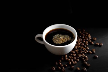 Kahve, sade kahve, damla kahve, düşük ışıksiyah kahve yapma