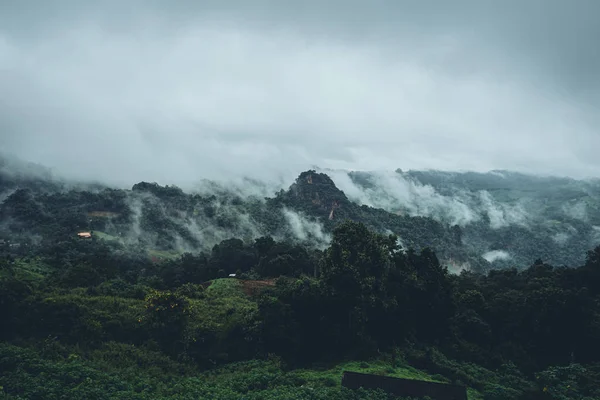 アジアのジャボ村山と霧のホームステイ — ストック写真