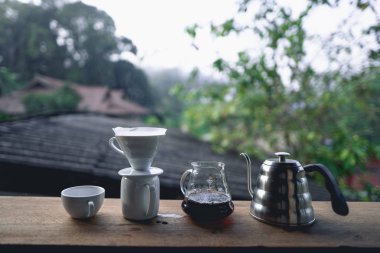 Sabahları evde kahve damlatın