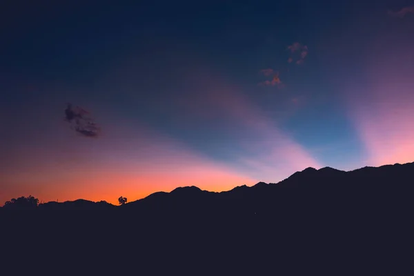 Soumrak Západ Slunce Pestrobarevné Nebe Večerních Hodinách — Stock fotografie