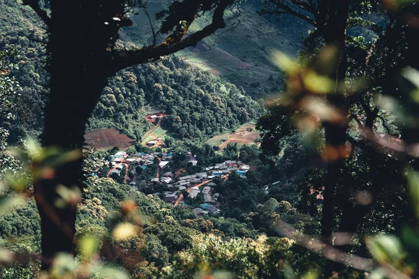 Montañas Bosques Verdes Cielo Diurno Montañas Cielos Naturaleza —  Fotos de Stock