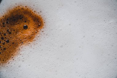 Evde kahve fincanda kahve, sütlü kahve.